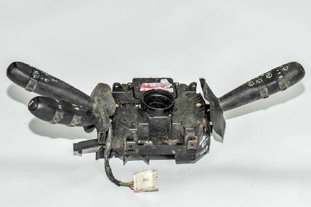 VOLVO C30 ÇIKMA YEDEK PARÇA SİNYAL KOLU_035